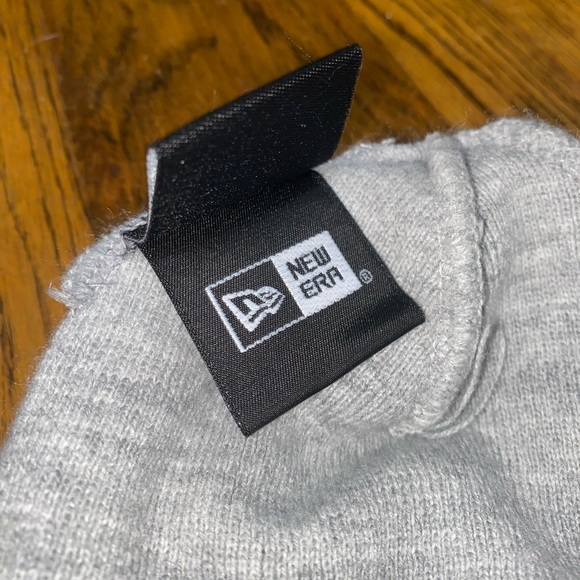 Supreme New Era Beanie - Picture 6 of 9